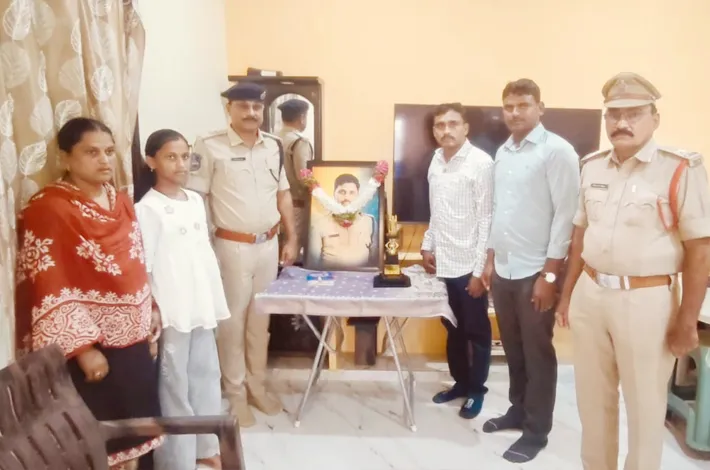 పోలీసు అమరవీరుల సేవలు చిరస్మరణీయం
