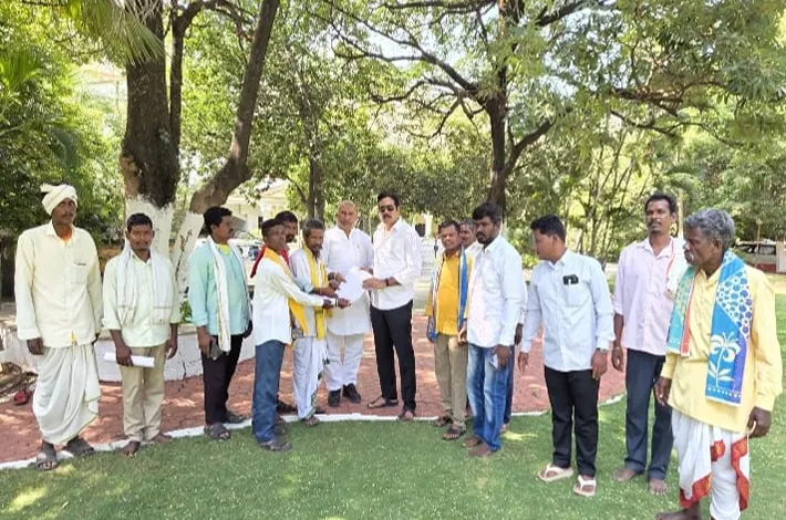 కొలాం గిరిజనులకు న్యాయం చేయాలని రాష్ట్ర కమిషన్ సభ్యులకు వినతి