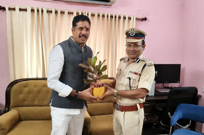 జాతీయ ఎస్టీ కమిషన్ సభ్యుడిని కలిసిన పోలీస్ కమిషనర్