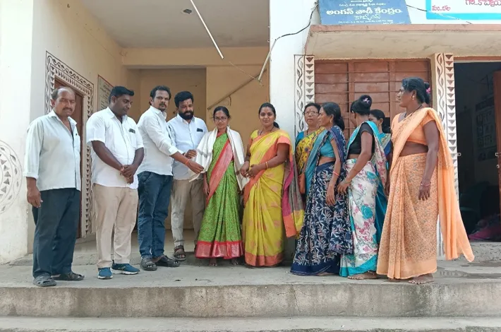 అంగన్వాడీ టీచర్లకు ఘన సన్మానం
