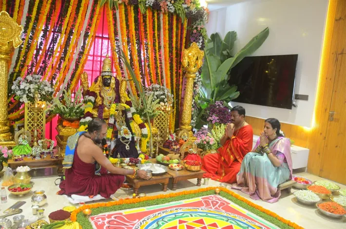 లక్ష పుష్పార్చన పూజ చేసిన ఎమ్మెల్యే