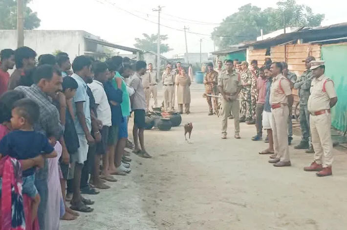 లంబడిగూడలో కార్డన్ సెర్చ్ నిర్వహించిన పోలీసులు