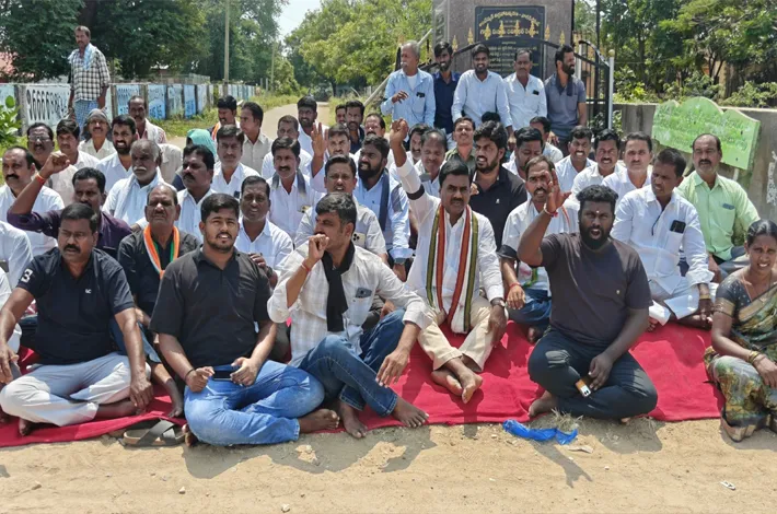 కాంగ్రెస్ పార్టీ ఆధ్వర్యంలో నిరసన