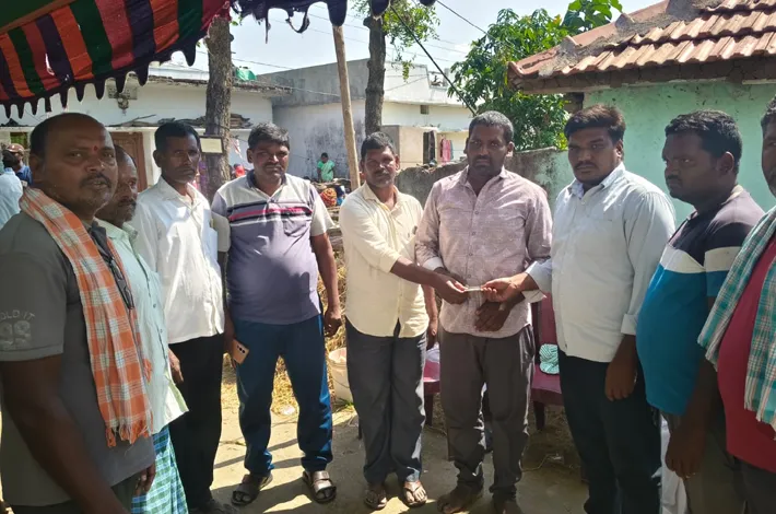 పేద కుటుంబానికి అండగా సర్పంచ్ 