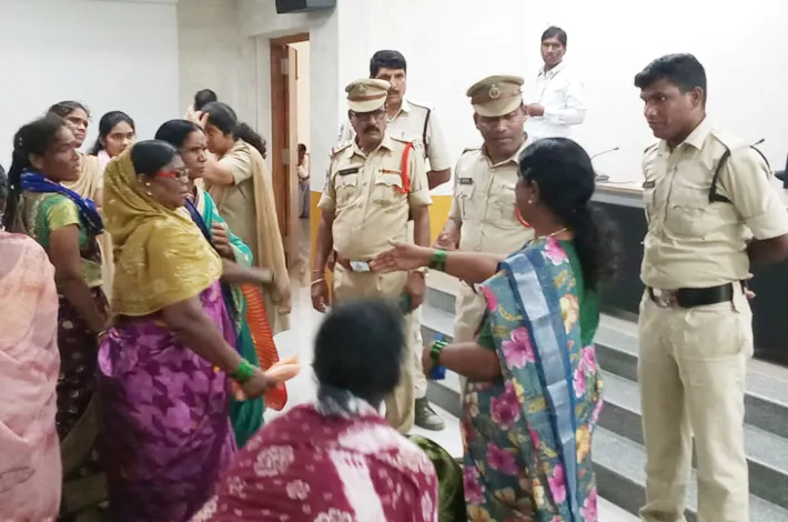 పట్టాల కోసం ప్రజావాణిలో నిరసన