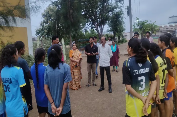 పదో తరగతి విద్యార్థులపై ప్రత్యేక శ్రద్ధ చూపాలి