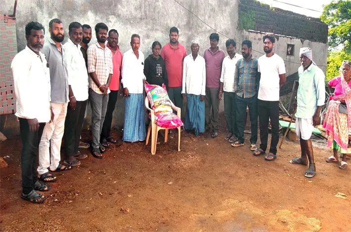 కష్టకాలంలో కుటుంబానికి ఆర్థిక సాయం