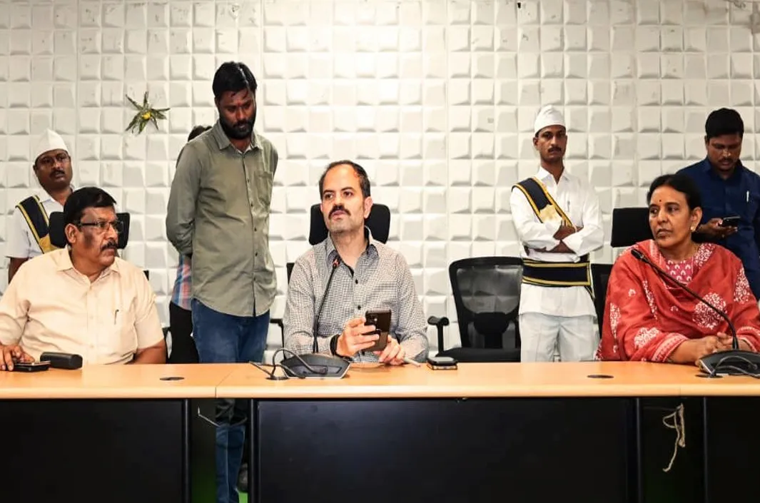 మీ ప్రమాణం యాప్‌లో ఉద్యోగుల వివరాల నమోదు తప్పనిసరి