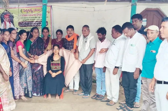 మెడికల్ కాలేజీలో సీటు సాధించిన ఆదివాసి గిరిజన బిడ్డ..