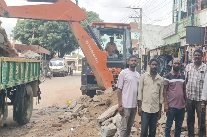 తరిగొప్పులలో రోడ్డు ఆక్రమణల తొలగింపు