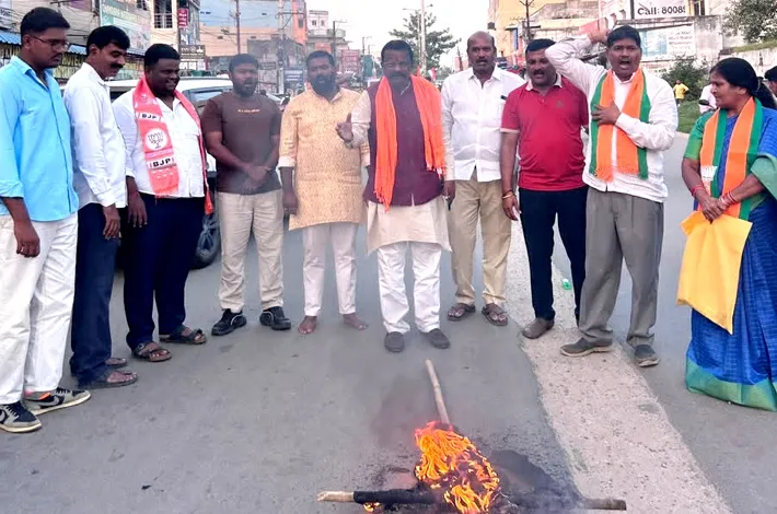 సీఎం రేవంత్ రెడ్డి దిష్టిబొమ్మ దహనం
