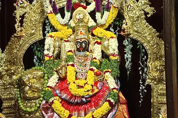 సుభద్రా అలంకారంలో గజ్వేల్ మహంకాళి