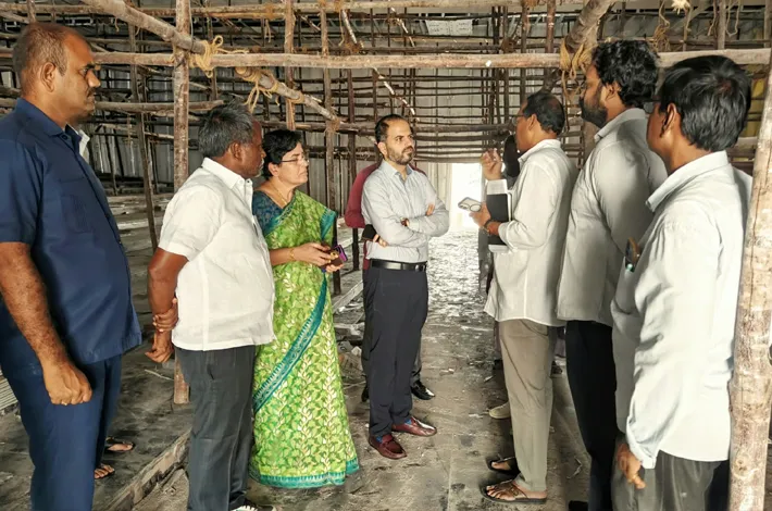 దీపావళి నాటికి మినీ స్టేడియం, ఆడిటోరియం సిద్ధం చేయాలి