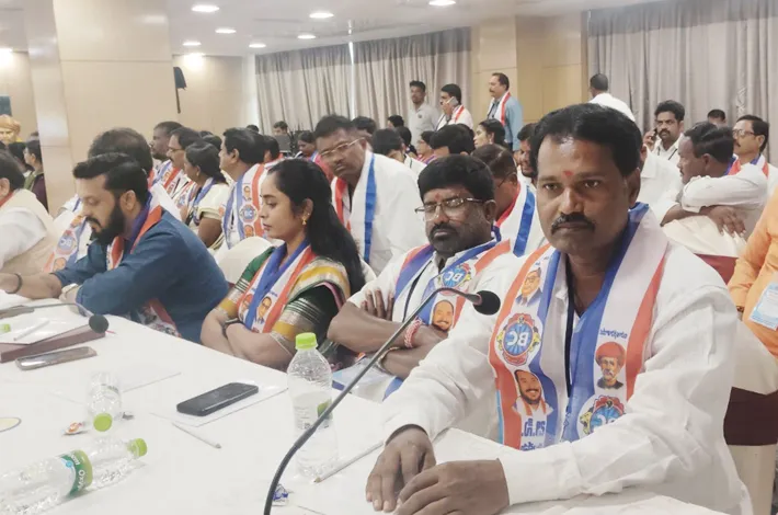 కులగణనలో బీసీ కాలమ్ ఏర్పాటు చేయాలి
