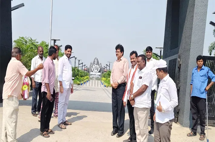 మహాప్రస్థానాన్ని సందర్శించిన దేవాదాయ శాఖ కమిషనర్