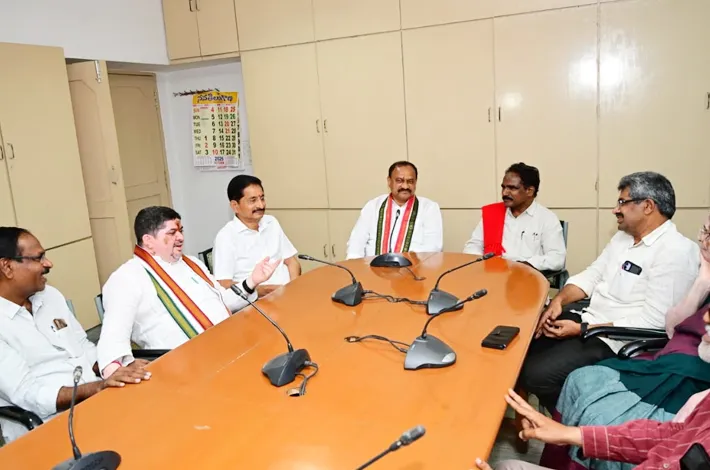 కాంగ్రెస్‌కు మద్దతివ్వండి 