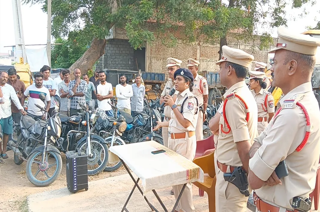 కేశవపట్నంలో పోలీసుల మెరుపు తనిఖీలు.. 72 వాహనాలు సీజ్‌!