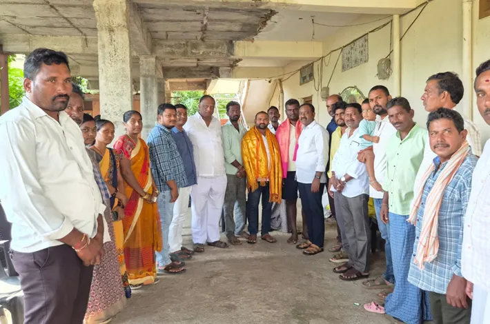 యాదవ సంఘం మండల అధ్యక్షుడికి ఘన సన్మానం