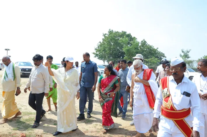 ఉత్సవ రథం పనులను పరిశీలించిన జిల్లా కలెక్టర్