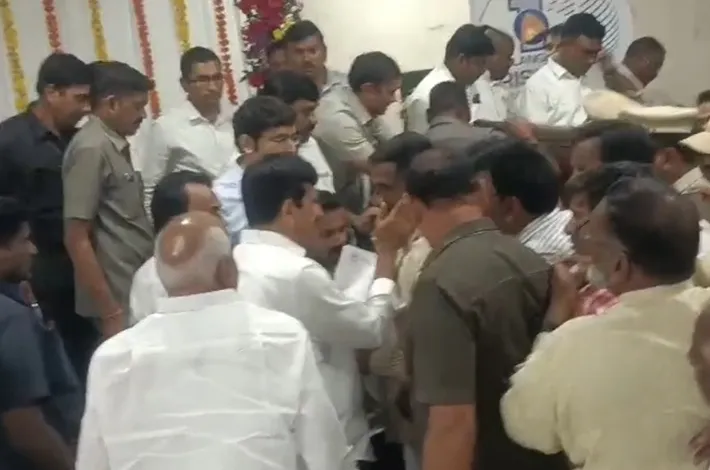 పాత్రికేయులకు ఇళ్ల స్థలాలు ఇవ్వాలి 