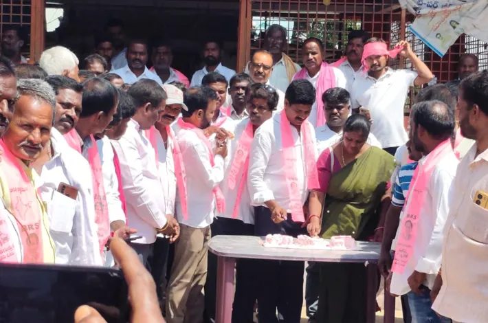 మాజీ ఎమ్మెల్యే బర్త్ డే సెలబ్రేషన్స్