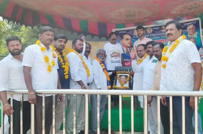 అభయహస్తం పథకం అమలు చేయాలి
