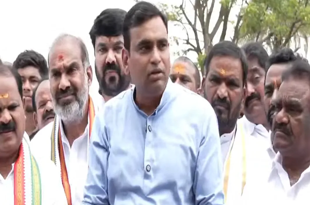 కొట్లాడి తెచ్చుకున్న తెలంగాణను దోక్కుండ్రు