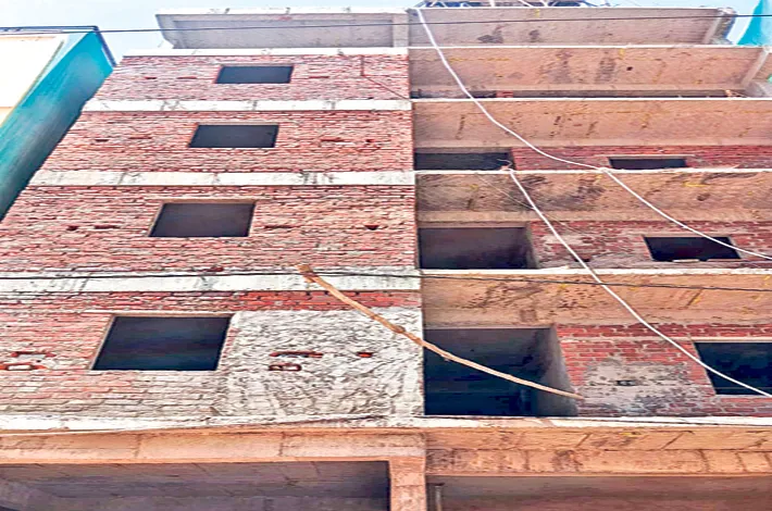 సోదాలు జరుగుతున్నా తగ్గేదెలె?