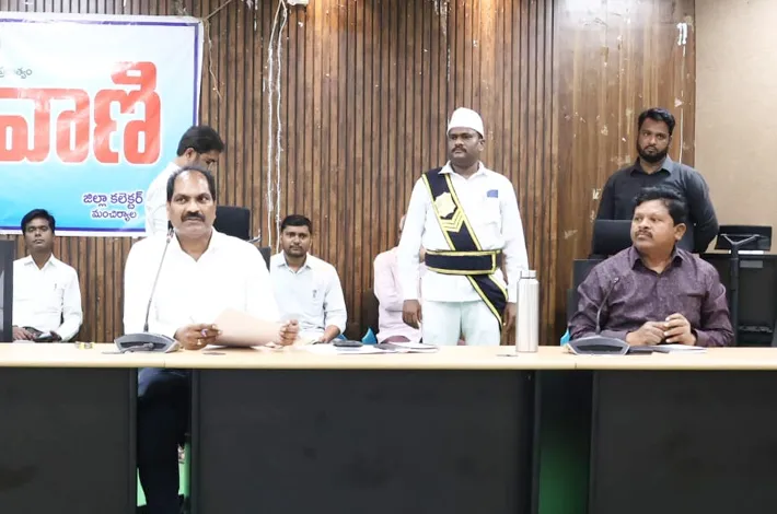 పెండింగ్ దరఖాస్తులను పరిష్కరించాలి