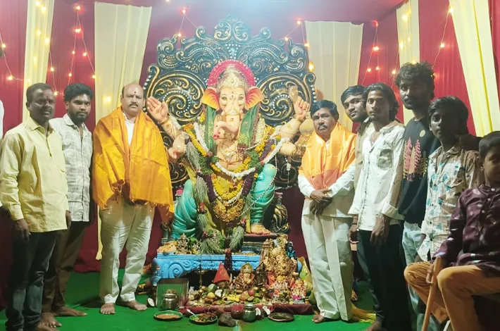 గణనాధునికి ఘనంగా పూజలు 