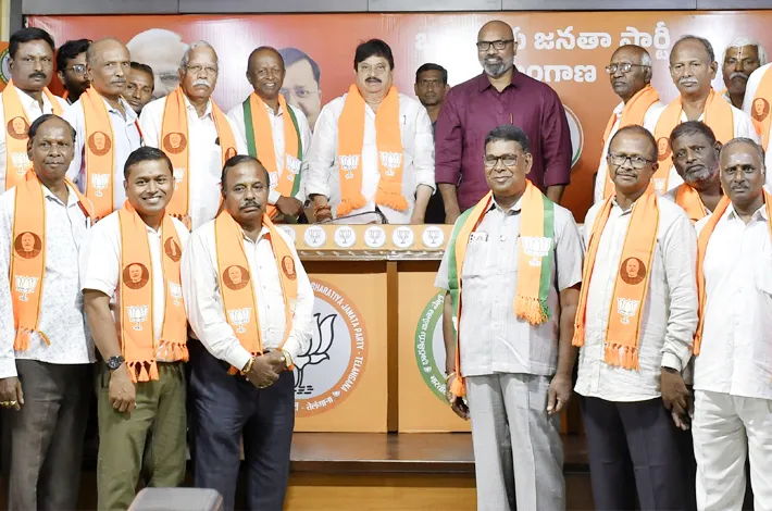 మియాపూర్ భూముల వేలాన్ని అడ్డుకుంటాం