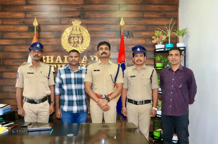 సోషల్ మీడియా హ్యాండ్లర్ల పనితీరును సమీక్షించిన ఎస్పీ రోహిత్ రాజు 