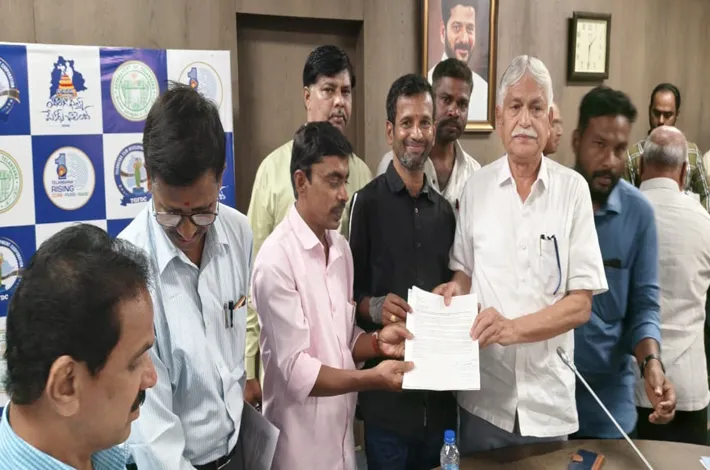 అర్హులైన జర్నలిస్టులకు అక్రిడిటేషన్ ఇవ్వాలి