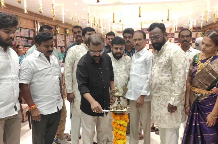 హనుమకొండలో వారాహి లక్ష్మి సిల్క్స్ ప్రారంభం