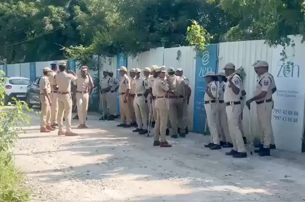 జన్వాడలో ఉద్రిక్తత