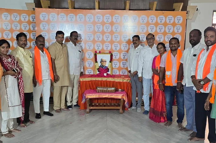 కొండా లక్ష్మణ్‌కు ఘన నివాళి