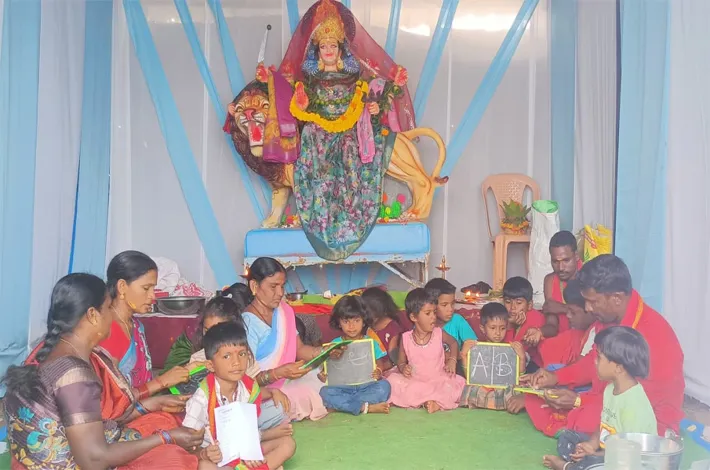 దుర్గామాత సన్నిధిలో అక్షరాభ్యాసం