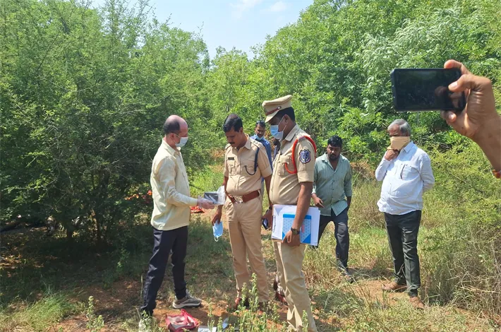 తట్టి అన్నారంలో మహిళా దారుణ హత్య 