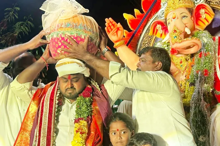 వినాయక లడ్డు ను రూ. 55,555 లకు దక్కించుకున్న బిజెపీ ప్రధాన కార్యదర్శి చెల్లక శ్రీధర్ 