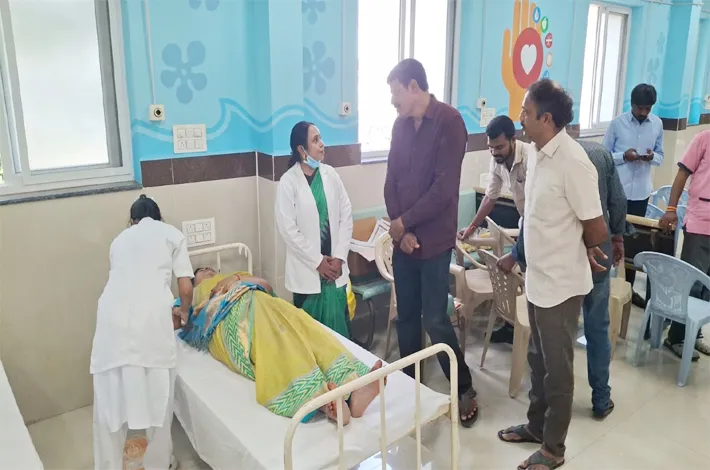 తెలంగాణ శ్రీనివాసుల సేవా సంస్థ సభ్యుల రక్తదానం