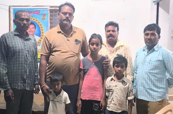 నిరుపేద జర్నలిస్ట్ కుటుంబానికి అండగా నిత్యవసర సరుకుల పంపిణీ