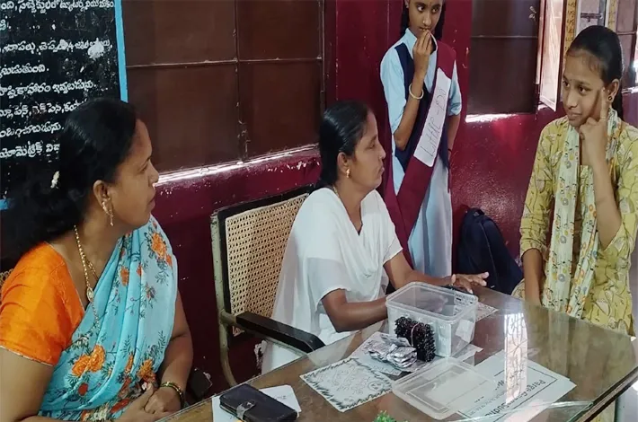 ఎస్సీ బాలికల వసతి గృహంలో హెల్త్ క్యాంప్