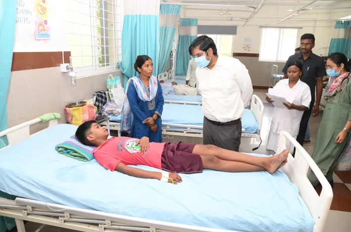 వైద్య సేవల్లో నిర్లక్ష్యం వద్దు