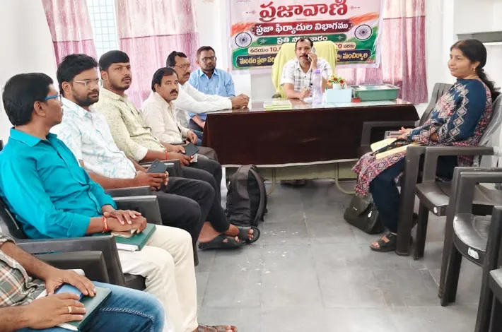 ప్రజావాణి దరఖాస్తులను సత్వరమే పరిష్కరించాలి  