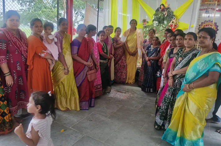 ఎమ్మెల్యే సతీమణి పూజలు 