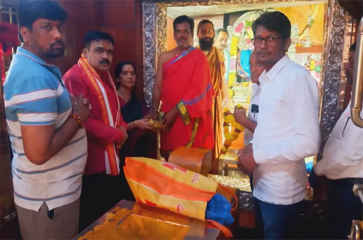 వనదుర్గమ్మను దర్శించుకున్న మెదక్ జడ్జి