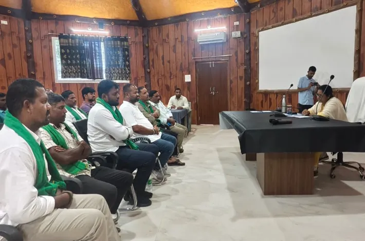 ఆదివాసీల హక్కులను గౌరవించాలి