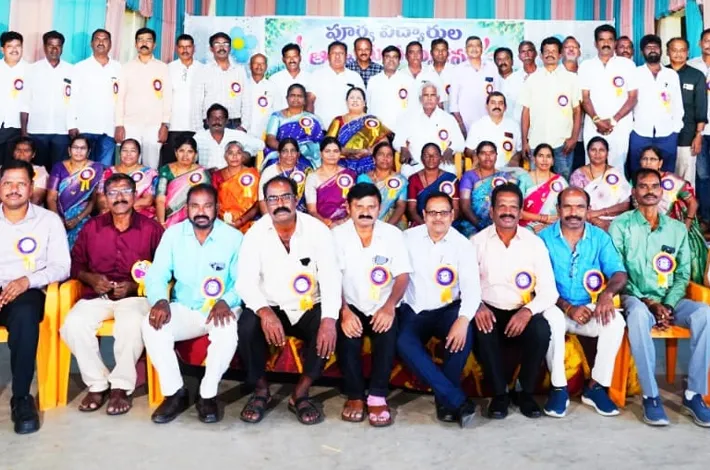 37 ఏళ్ల తర్వాత కలిసిన చిన్ననాటి మిత్రులు