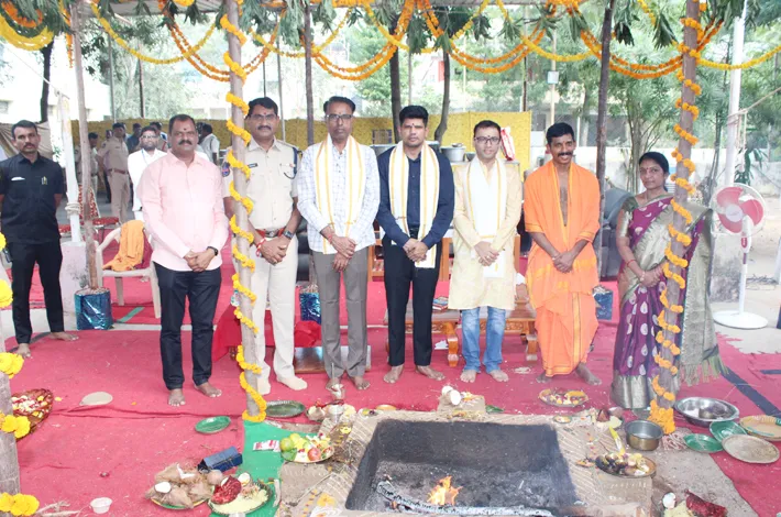 చండీయాగ హోమంలో పాల్గొన్న పోలీస్ కమిషనర్