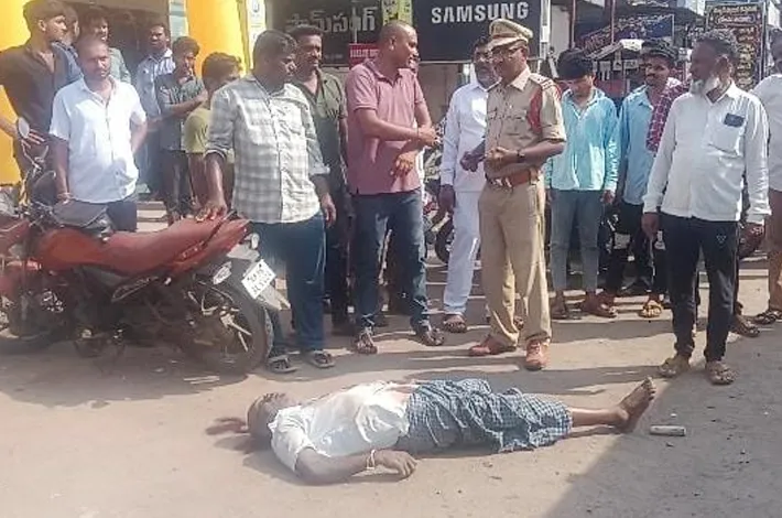 రోడ్డు ప్రమాదంలో ఒకరి మృతి